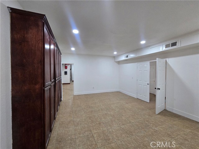 Image 21 of 39 For 1448 Blackstone Avenue
