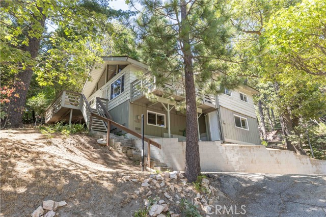 Detail Gallery Image 2 of 37 For 860 E Victoria Ct, Lake Arrowhead,  CA 92352 - 2 Beds | 1/1 Baths