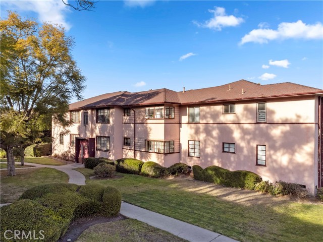 Detail Gallery Image 1 of 15 For 4051 Abourne Rd #D,  Los Angeles,  CA 90008 - 2 Beds | 1 Baths