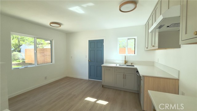 490 Palisade Street, Pasadena CA: https://media.crmls.org/medias/b695e5f2-1cf6-41cf-915b-155d81f7e473.jpg