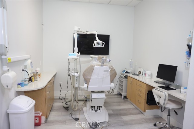 3950 Pierce St, Riverside CA: https://media.crmls.org/medias/b69634b5-3426-4e95-8fc5-6f39feba392e.jpg