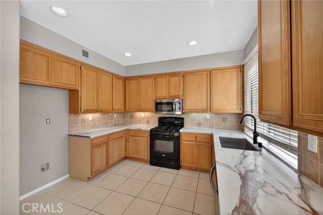 Detail Gallery Image 24 of 58 For 1937 Madera Cir, Corona,  CA 92879 - 4 Beds | 3 Baths