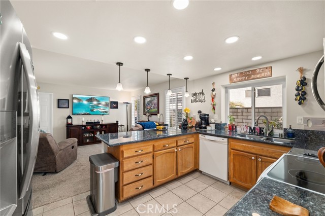 831 Arbor Cir, La Verne CA: https://media.crmls.org/medias/b696d0b4-0d0e-416a-b41b-fb07425f51c4.jpg