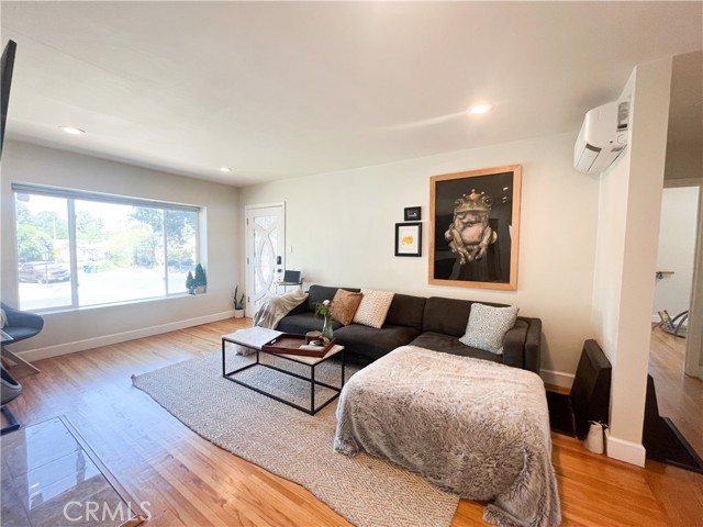 4574 Whaley Avenue, Long Beach CA: https://media.crmls.org/medias/b6975b0b-45b7-4cc8-8fec-5cf828a97c96.jpg