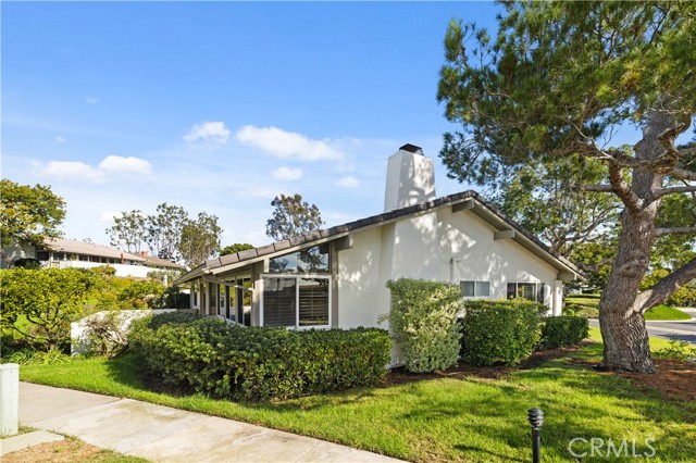 Detail Gallery Image 3 of 31 For 1954 Vista Caudal, Newport Beach,  CA 92660 - 3 Beds | 2 Baths