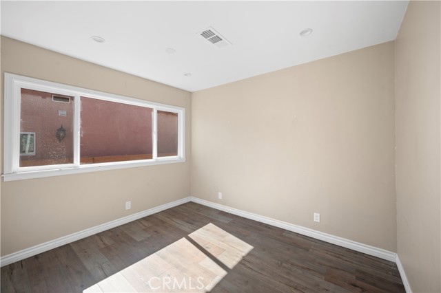 7736 Bellaire Avenue, North Hollywood CA: https://media.crmls.org/medias/b698a5d1-1d2b-4632-8050-0bfad0de7a03.jpg