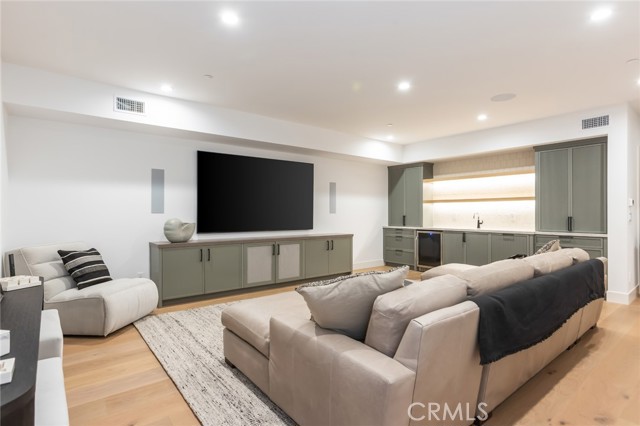 Detail Gallery Image 26 of 31 For 931 Duncan Ave, Manhattan Beach,  CA 90266 - 6 Beds | 5/2 Baths