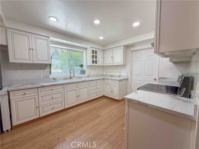 4244 E Addington Drive, Anaheim Hills CA: https://media.crmls.org/medias/b698c13e-5931-4981-8765-bcae8efd2204.jpg