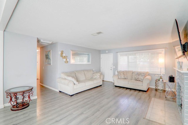 Detail Gallery Image 8 of 28 For 17152 Schollview Ave, Palmdale,  CA 93591 - 4 Beds | 2 Baths