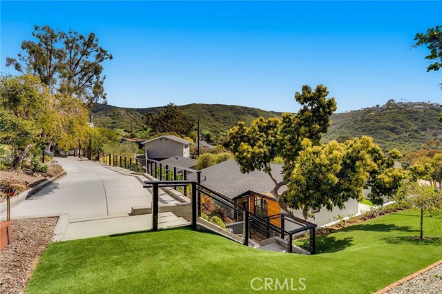 1480 Bluebird Canyon Drive, Laguna Beach CA: https://media.crmls.org/medias/b69970a1-9b55-4638-92d2-d1f592bae5f0.jpg