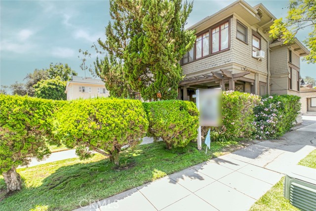 325 S Los Robles Avenue, Pasadena CA: https://media.crmls.org/medias/b699cd58-d637-41f1-b153-ae7dad024a96.jpg