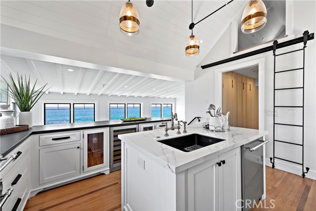 Detail Gallery Image 13 of 61 For 154 Pearl St, Laguna Beach,  CA 92651 - 3 Beds | 3 Baths
