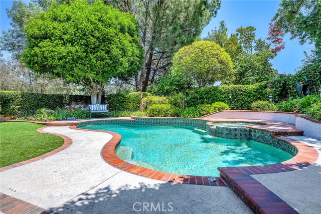 7126 Shadow Ridge Court, West Hills CA: https://media.crmls.org/medias/b69ad6f7-d2a3-42b0-9681-70866ab6c97c.jpg