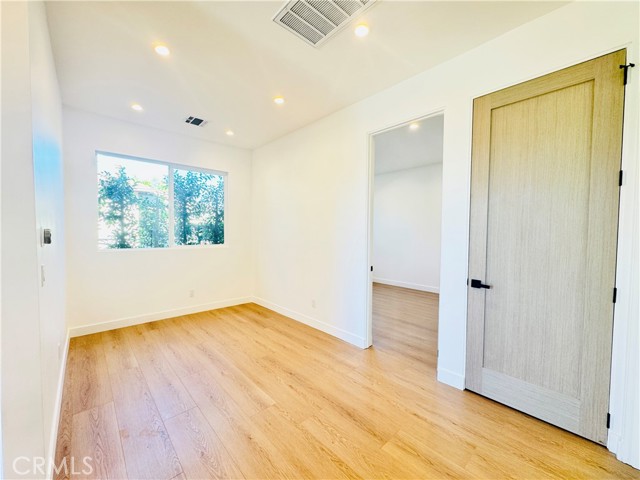 Detail Gallery Image 11 of 18 For 6858 Aura Ave, Reseda,  CA 91335 - 2 Beds | 1 Baths