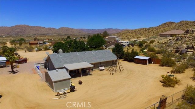 24212 Kansa Road, Apple Valley CA: https://media.crmls.org/medias/b69bdb3d-0a94-4a45-83fd-bc06644ed800.jpg