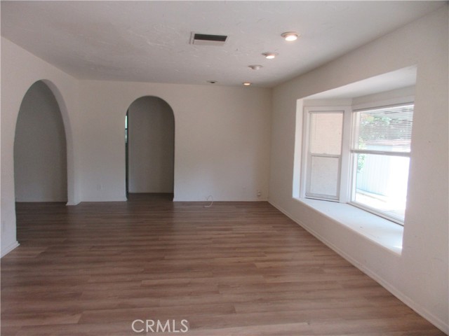 Detail Gallery Image 4 of 18 For 6446 Mclennan, Los Angeles,  CA 91406 - 3 Beds | 2 Baths