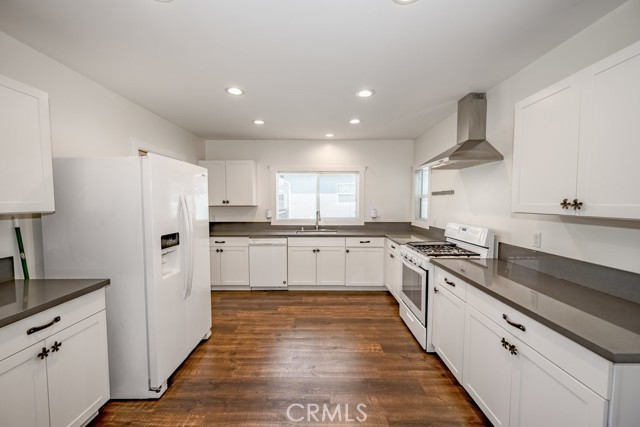 1219 N Lincoln Street, Burbank CA: https://media.crmls.org/medias/b69cae2f-ba1d-4d1d-8a1c-841b2369873b.jpg