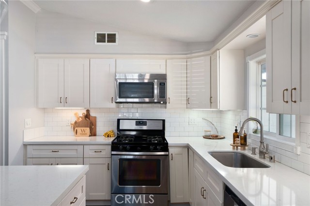 Detail Gallery Image 8 of 40 For 2273 Columbia Dr, Costa Mesa,  CA 92626 - 3 Beds | 2 Baths