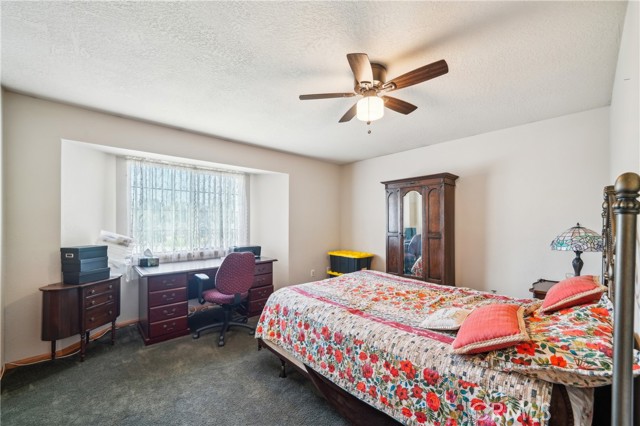 13319 Waco Ln, Apple Valley CA: https://media.crmls.org/medias/b69e13e7-b729-47bb-b770-bbab8a071871.jpg