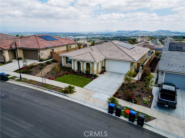 Detail Gallery Image 2 of 62 For 2521 Santa Fiora Dr, Corona,  CA 92882 - 4 Beds | 2/1 Baths