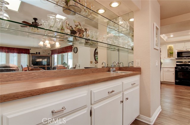 8646 Butte Circle, Huntington Beach CA: https://media.crmls.org/medias/b69f0757-d28a-4054-9683-11214b26acea.jpg