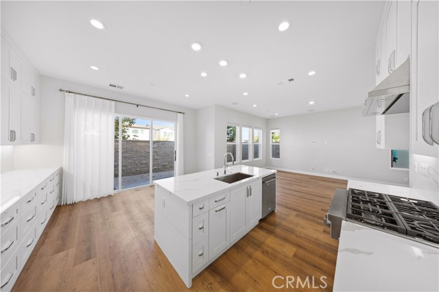 120 Pin Lane, Lake Forest CA: https://media.crmls.org/medias/b69f1884-5ea7-4c6a-989c-49c7c194c6d6.jpg