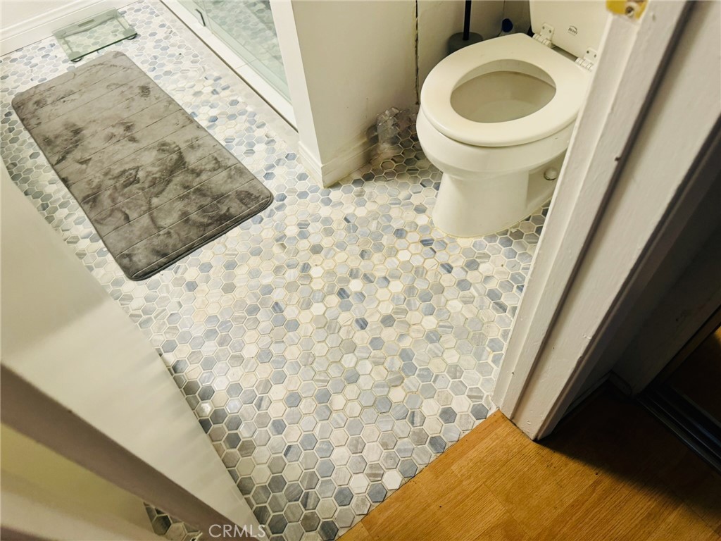 https://media.crmls.org/medias/b69f6ee6-9569-44bc-8397-b12abdd20278.jpg?preset=X-Large