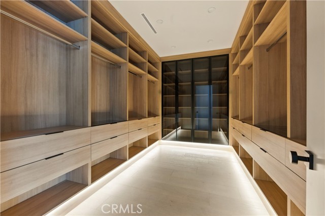 16728 Morrison Street, Encino CA: https://media.crmls.org/medias/b69fa42f-8830-4da7-a93c-61f1e7a3c884.jpg