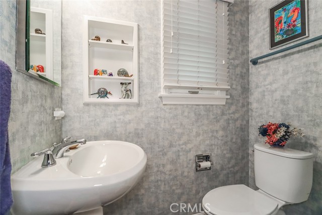 9845 Encino Avenue, Northridge CA: https://media.crmls.org/medias/b6a07a0d-b691-477f-84ec-cd91c43f526d.jpg