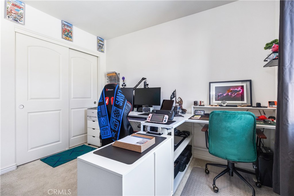 https://media.crmls.org/medias/b6a3c6dd-52d2-4d01-8606-7b9df1f63084.jpg?preset=X-Large