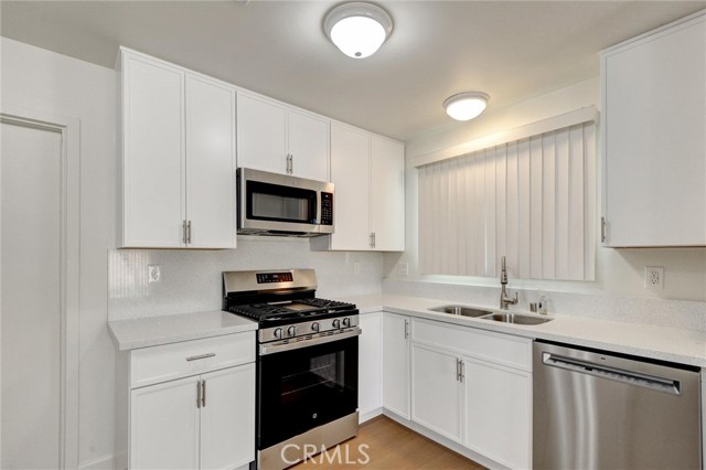 Detail Gallery Image 6 of 16 For 2197 Larchmont St, Pomona,  CA 91767 - 3 Beds | 2 Baths