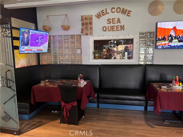 965 W Foothill Boulevard, Upland CA: https://media.crmls.org/medias/b6a579e5-2eb5-4706-bb74-6c6e9086c44a.jpg
