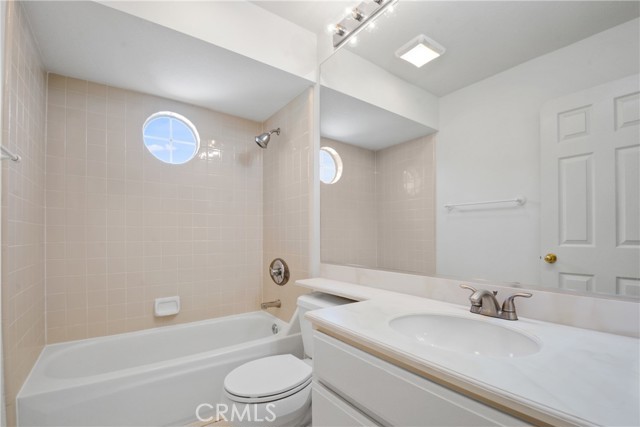 25951 Majorca Way, Mission Viejo CA: https://media.crmls.org/medias/b6a6f884-a6d8-47a2-bf0c-2f077c939d6a.jpg