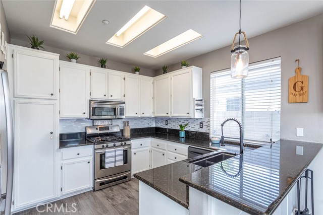 Detail Gallery Image 13 of 37 For 15539 Rockwell Ave, Fontana,  CA 92336 - 3 Beds | 2/1 Baths