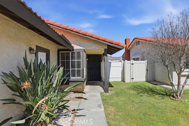 Detail Gallery Image 2 of 36 For 1907 Overland, Colton,  CA 92324 - 3 Beds | 2 Baths