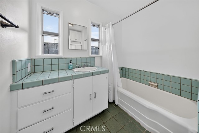 11407 Delano photo 30