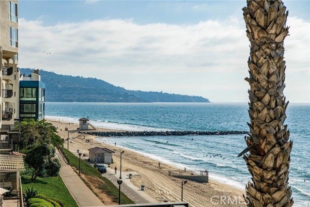 531 Esplanade, Redondo Beach, California 90277, 2 Bedrooms Bedrooms, ,Residential,Sold,Esplanade,SB23202672