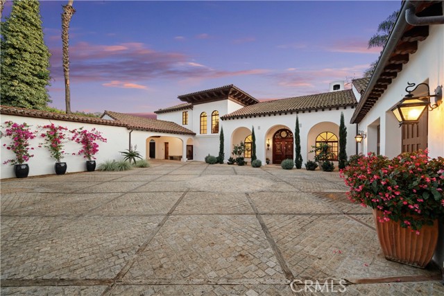 2347 E Valley Road, Montecito CA: https://media.crmls.org/medias/b6a8ae41-e496-4c31-bd87-7d5e0979f2b5.jpg