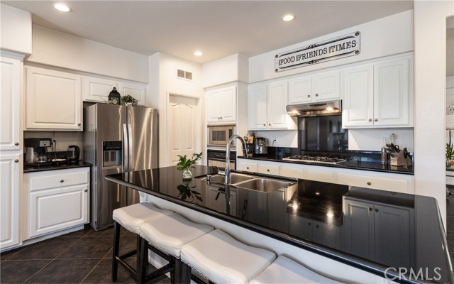 1899 Fitzgerald Avenue, San Jacinto CA: https://media.crmls.org/medias/b6a91f8a-b9c3-4a2a-99d2-70aa80341602.jpg