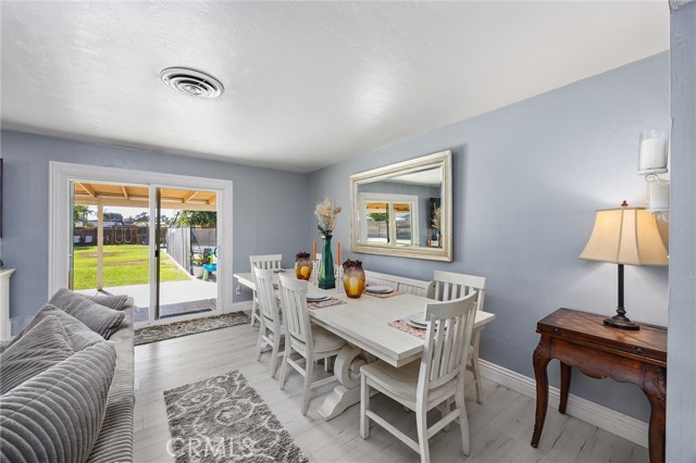 2105 Jason St, Bakersfield CA: https://media.crmls.org/medias/b6aa55e0-01b4-4f37-a572-767391d70157.jpg