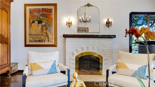 Detail Gallery Image 15 of 69 For 2042 N Ross St, Santa Ana,  CA 92706 - 3 Beds | 2/1 Baths