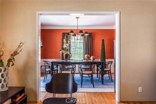 Detail Gallery Image 14 of 20 For 1215 Oak Circle Dr, Glendale,  CA 91208 - 4 Beds | 2/1 Baths