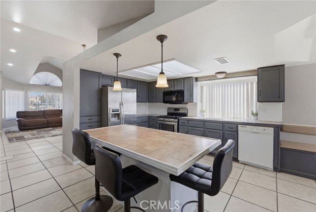 Detail Gallery Image 6 of 25 For 16488 Mountain Street, Lake Elsinore,  CA 92530 - 4 Beds | 2 Baths