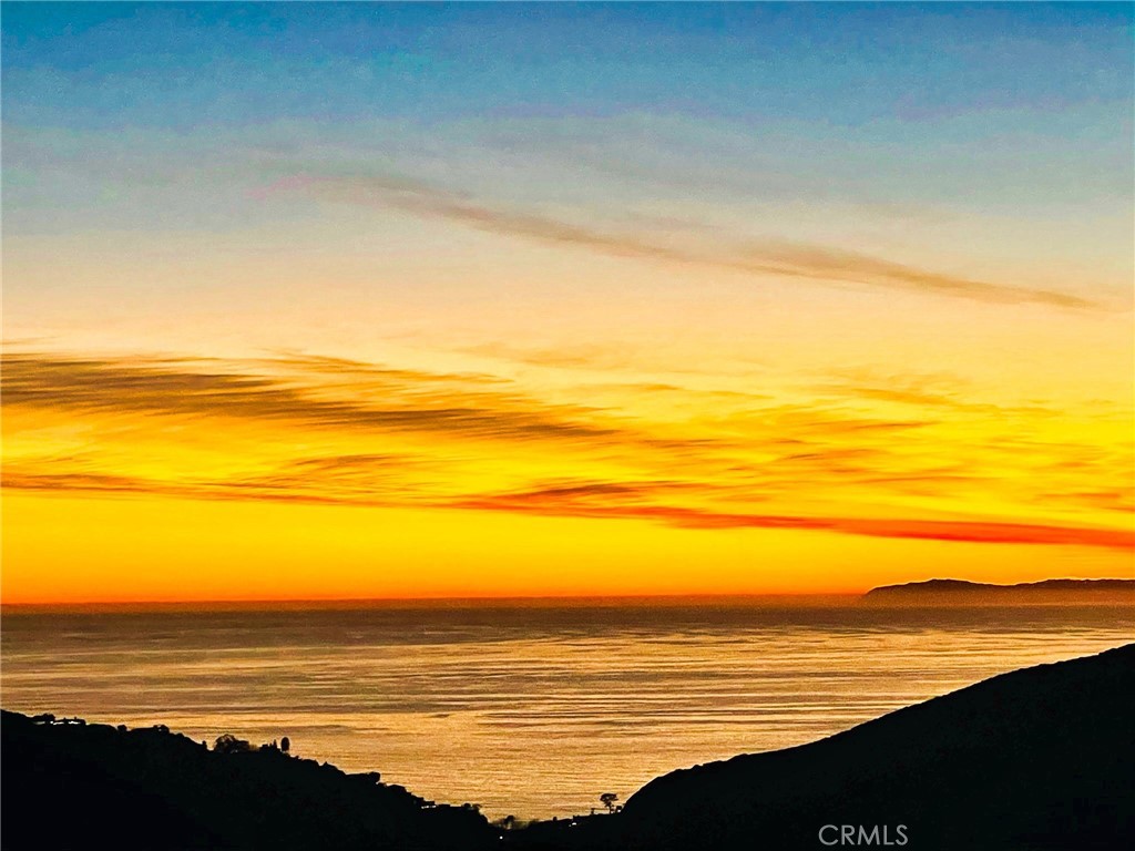 https://media.crmls.org/medias/b6ac05b7-2f06-4181-8fa2-84f8b1307f0d.jpg?preset=X-Large