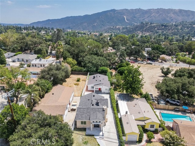 6438 Day Street, Tujunga CA: https://media.crmls.org/medias/b6ac0977-e942-49d4-afae-43bc3b072373.jpg