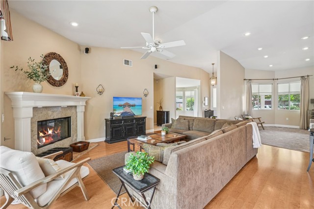 11272 Weatherby Road, Los Alamitos CA: https://media.crmls.org/medias/b6ac7585-641a-4b92-899c-0f9e7938a217.jpg