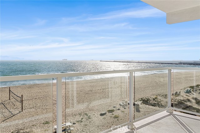 105 A Surfside Avenue, Surfside CA: https://media.crmls.org/medias/b6adece7-7eaa-4ccc-9ade-ae93caf1e9e3.jpg