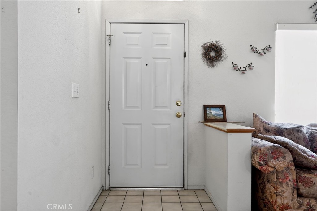 https://media.crmls.org/medias/b6ae0428-9d35-4baa-b914-ab2fa87923ad.jpg?preset=X-Large