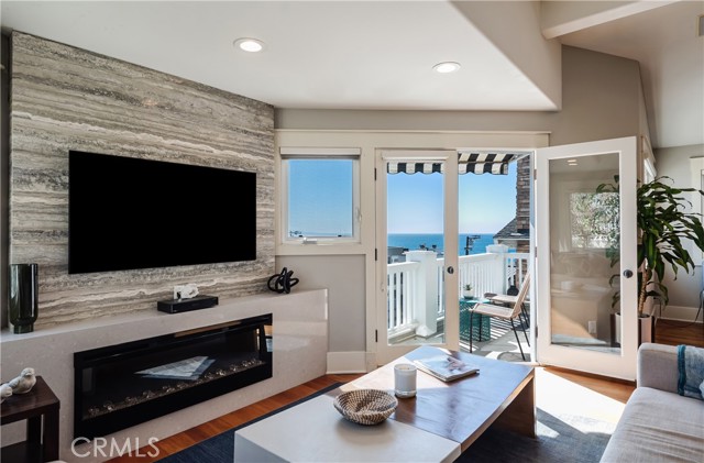 233 5th Street, Manhattan Beach, California 90266, 3 Bedrooms Bedrooms, ,3 BathroomsBathrooms,Residential,Sold,5th,SB22036248