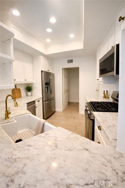 Detail Gallery Image 5 of 22 For 48 Baycrest Ct, Newport Beach,  CA 92660 - 2 Beds | 2 Baths